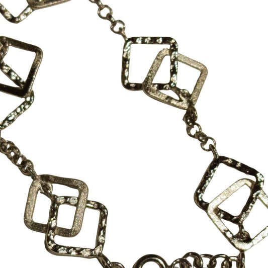 Particolari del Bracciale ottone piccoli rombi colore argento | Bijoux solidali