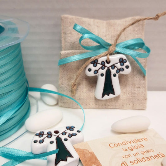 bomboniera solidale per battesimo, comunioone e cresima con crocetta Tao ramo di ulivo