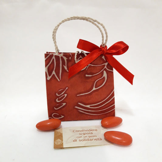 Bustina portaconfetti in carta artigianale con bottoncino Bomboniere solidali Altromercato