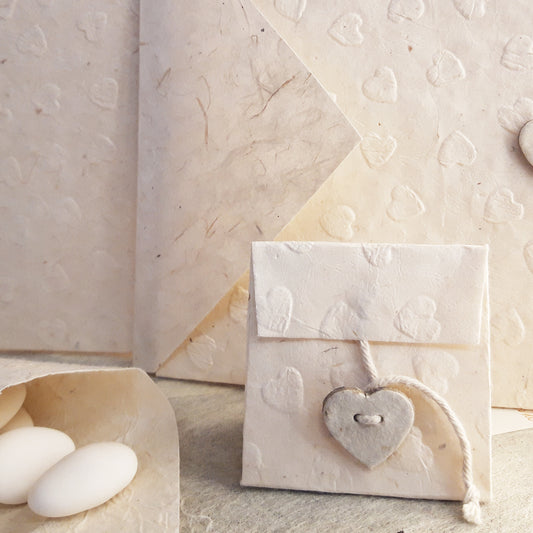 bustina portaconfetti cuori in carta lokta dal nepal Bomboniera solidale Altromercato