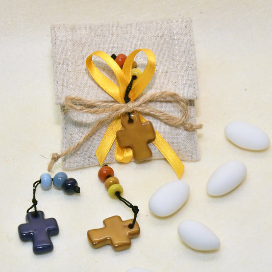 bomboniera equosolidale bustina portaconfetti in lino con rosarietto in ceramica smaltata Equomercato