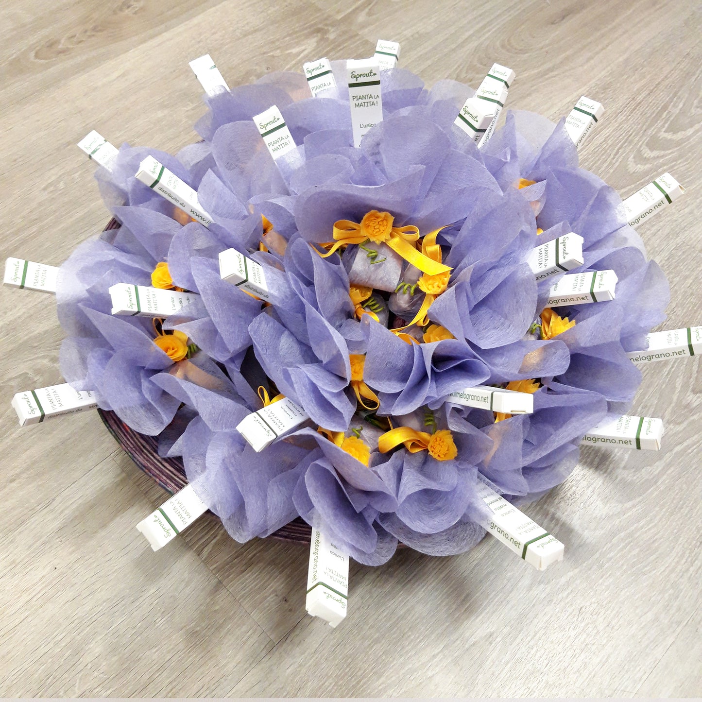 Composizione di Bomboniere solidali matita che germoglia per battesimo, comunione, cresima