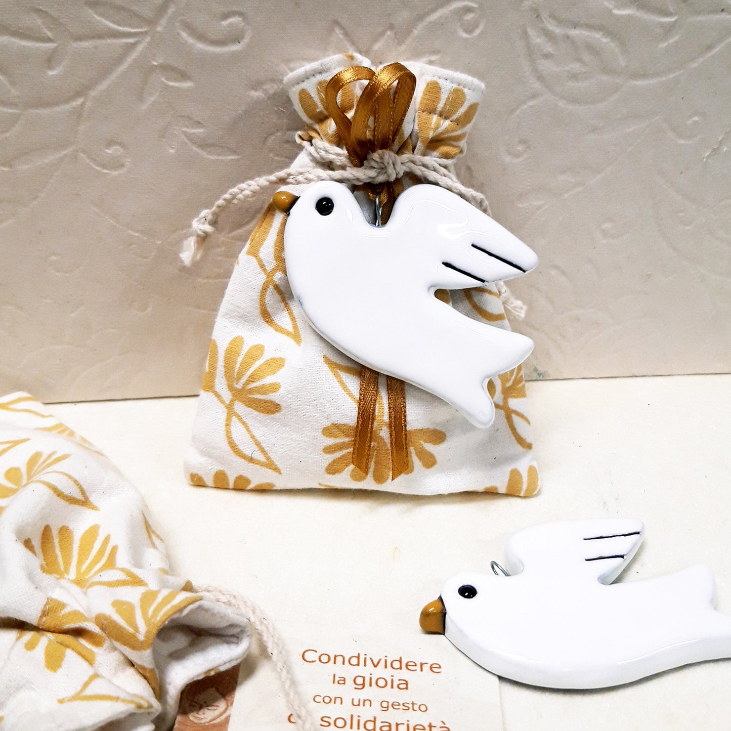 BOMBONIERA CON COLOMBINA IN CERAMICA SMALTATA | COD C25