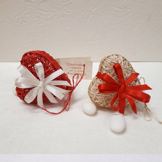 Bomboniera solidale cuore in abaca disponibile in due colori