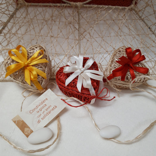 BOMBONIERA SOLIDALE SCATOLINA CUORE IN ABACA | COD C27