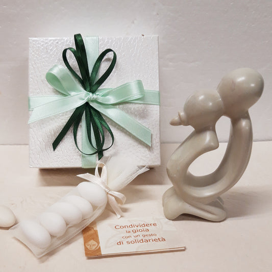 BOMBONIERA SOLIDALE MATRIMONIO STATUINA BACIO PIETRA SAPONARIA | COD B10