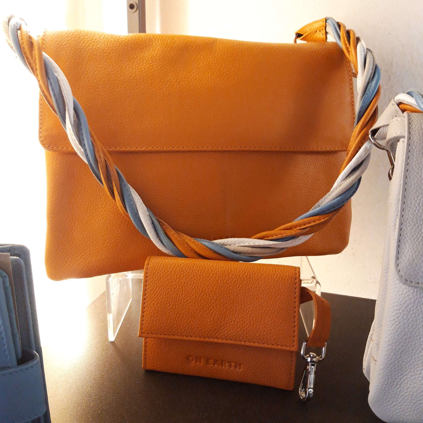 BORSA PELLE NANTES ARANCIO BIANCO| COD HUBEQ8034823