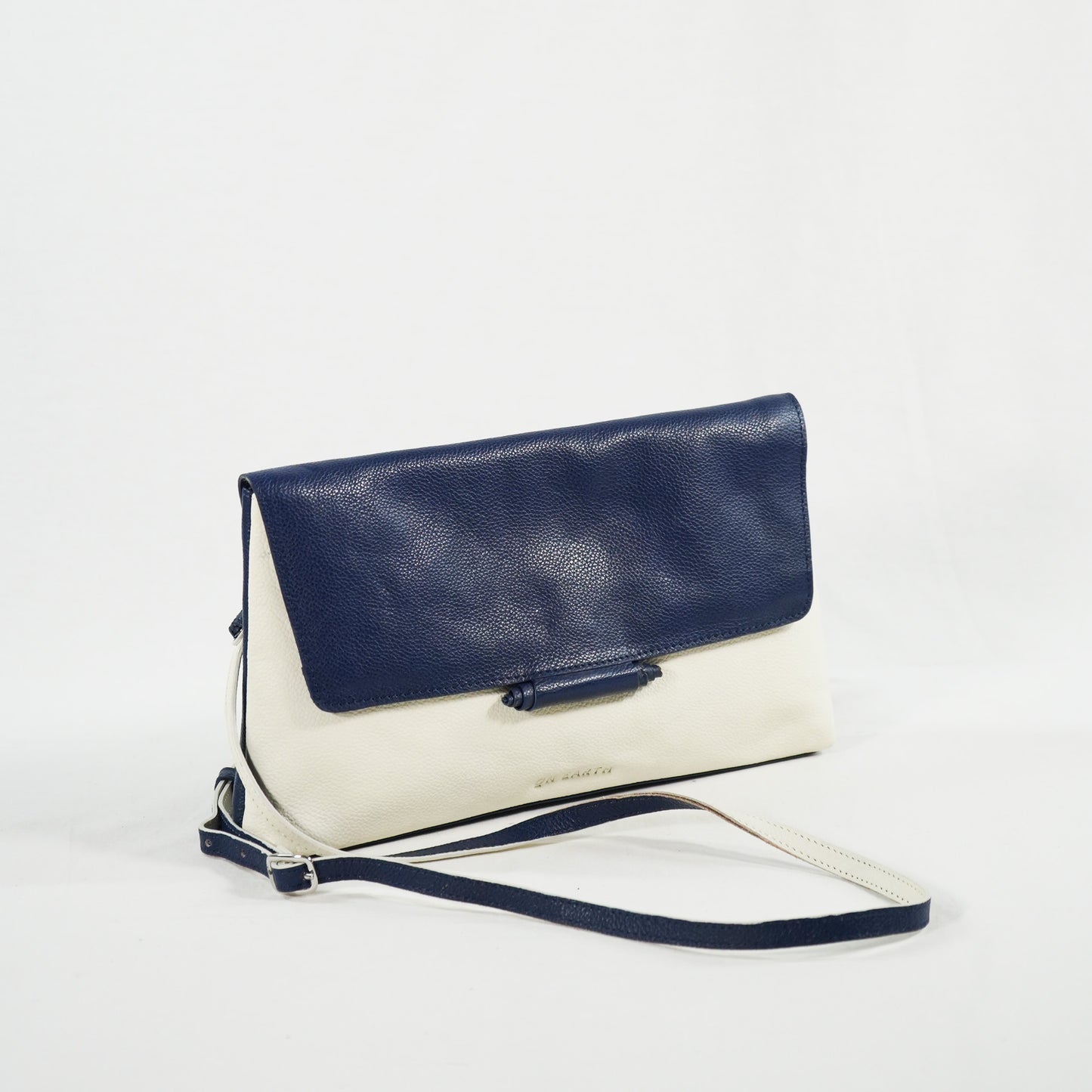 Borsa in pelle bianco e blu tracolla collezione On Earth Altromercato