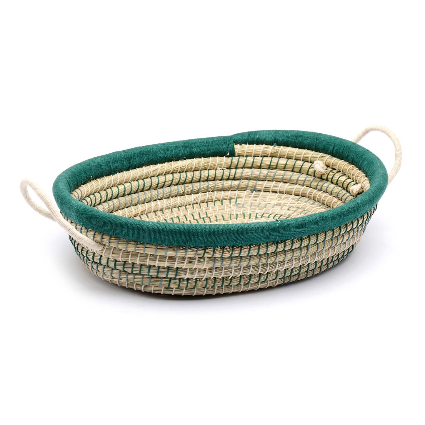 Cesto ovale basso in fibra naturale di kaisa intrecciata a mano con manici, realizzato da CORR in Bangladesh – artigianato equosolidale