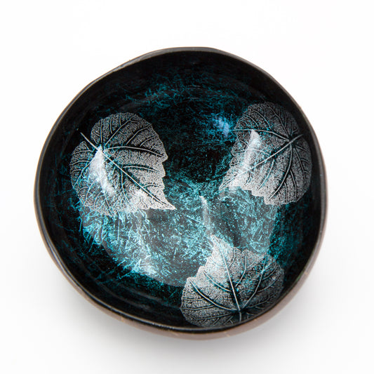 ciotota in cocco decorazione foglie color turchese, fatta a mano da artisti vietnamiti