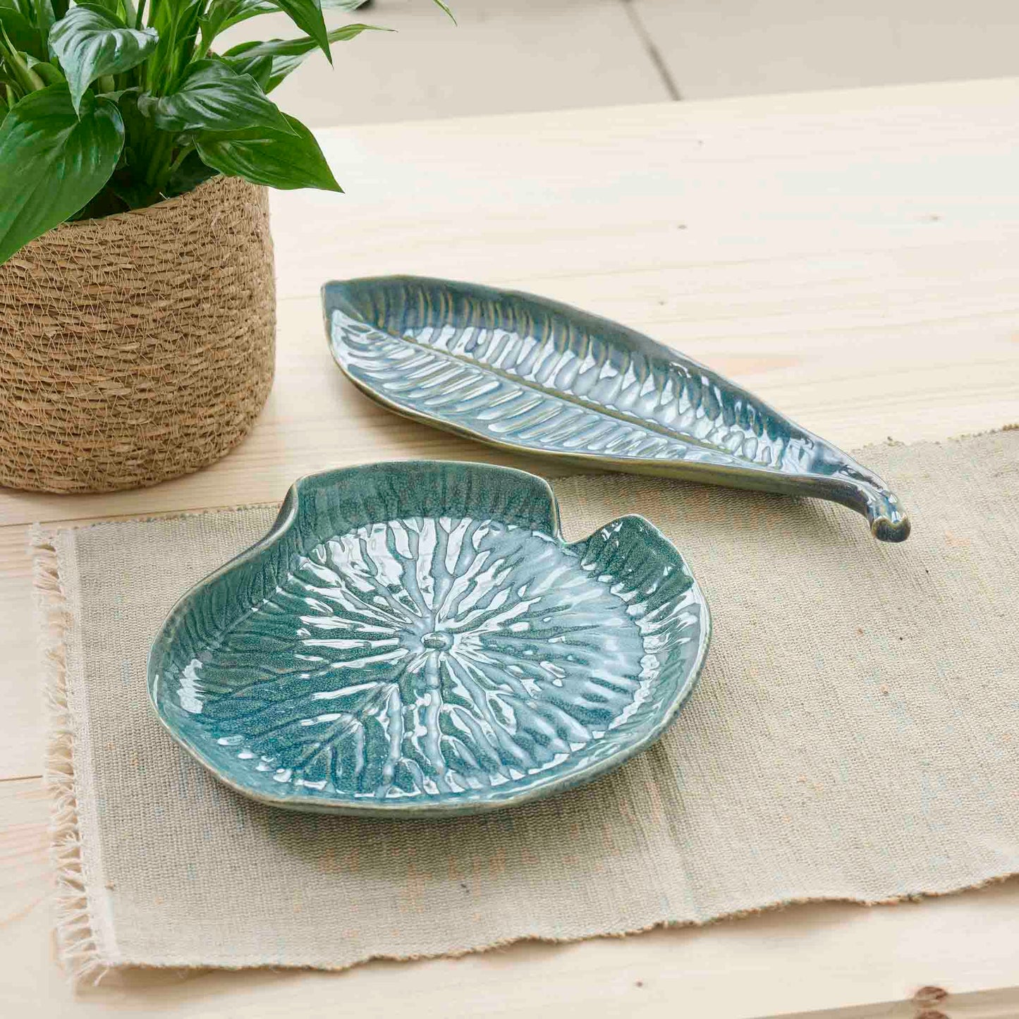 PIATTO FOGLIA NINFEA IN CERAMICA | COD. 6968