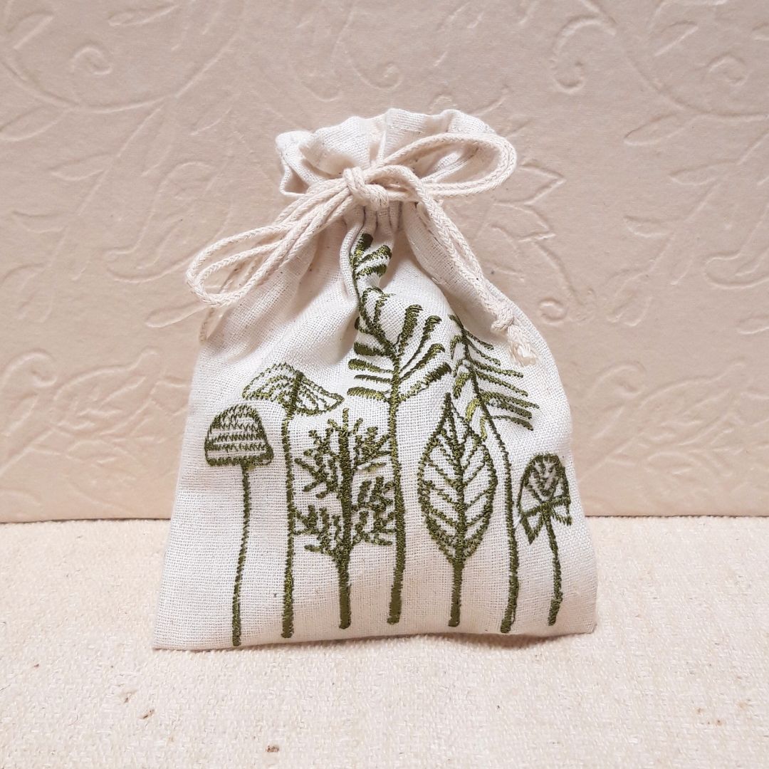 sacchettino portaconfetti WOODS ricamo su cotone equosolidale