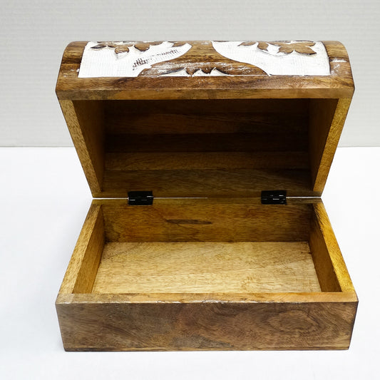 Interno scatola portagioie in legno di mando. oggetto decorativo portagioie artigianato indiano equosolidale
