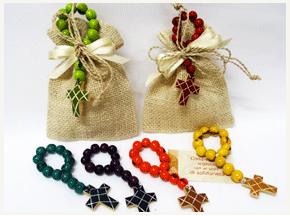 decina di rosario per bomboniera solidale in semi di acai Altromercato