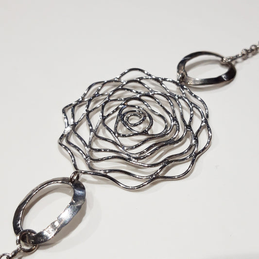 Particolare Collana lunga Rose ottone color argento dalla Cambogia | Bijoux solidali