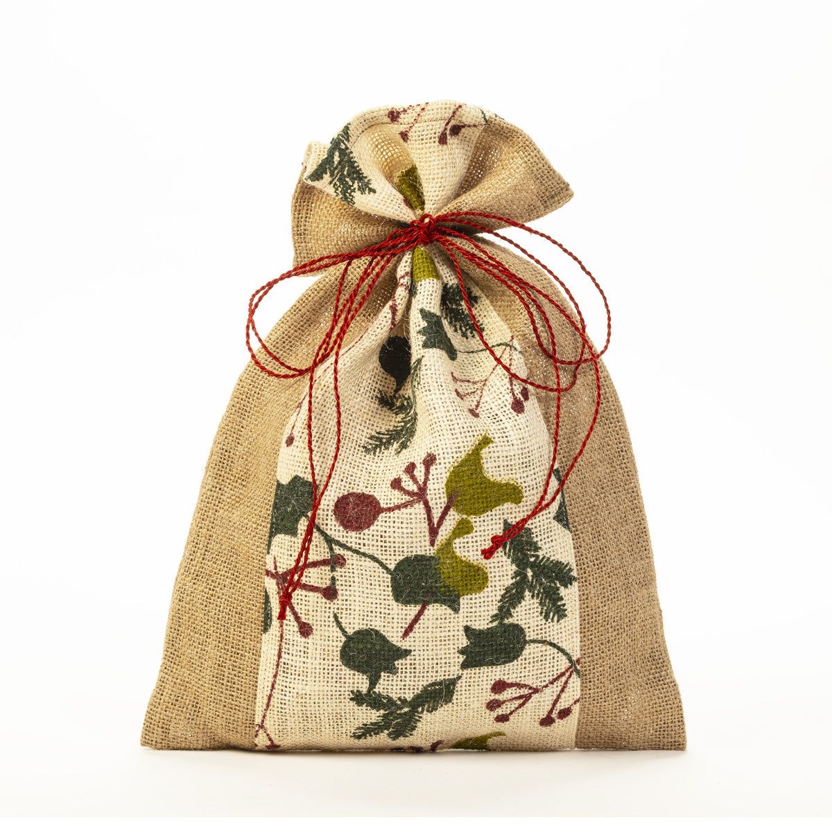 Sacchetto in juta naturale con decorazione natalizia all’agrifoglio, realizzato a mano da CORR in Bangladesh – packaging equosolidale