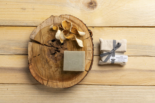SAPONE ARTIGIANALE THAY COTTON BAG - LEGNO DI CEDRO | COD. 152 | 100g