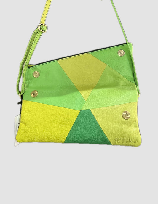 Borsa a tracolla Mila Soruka in pelle recuperata verde | Artigianato indiano