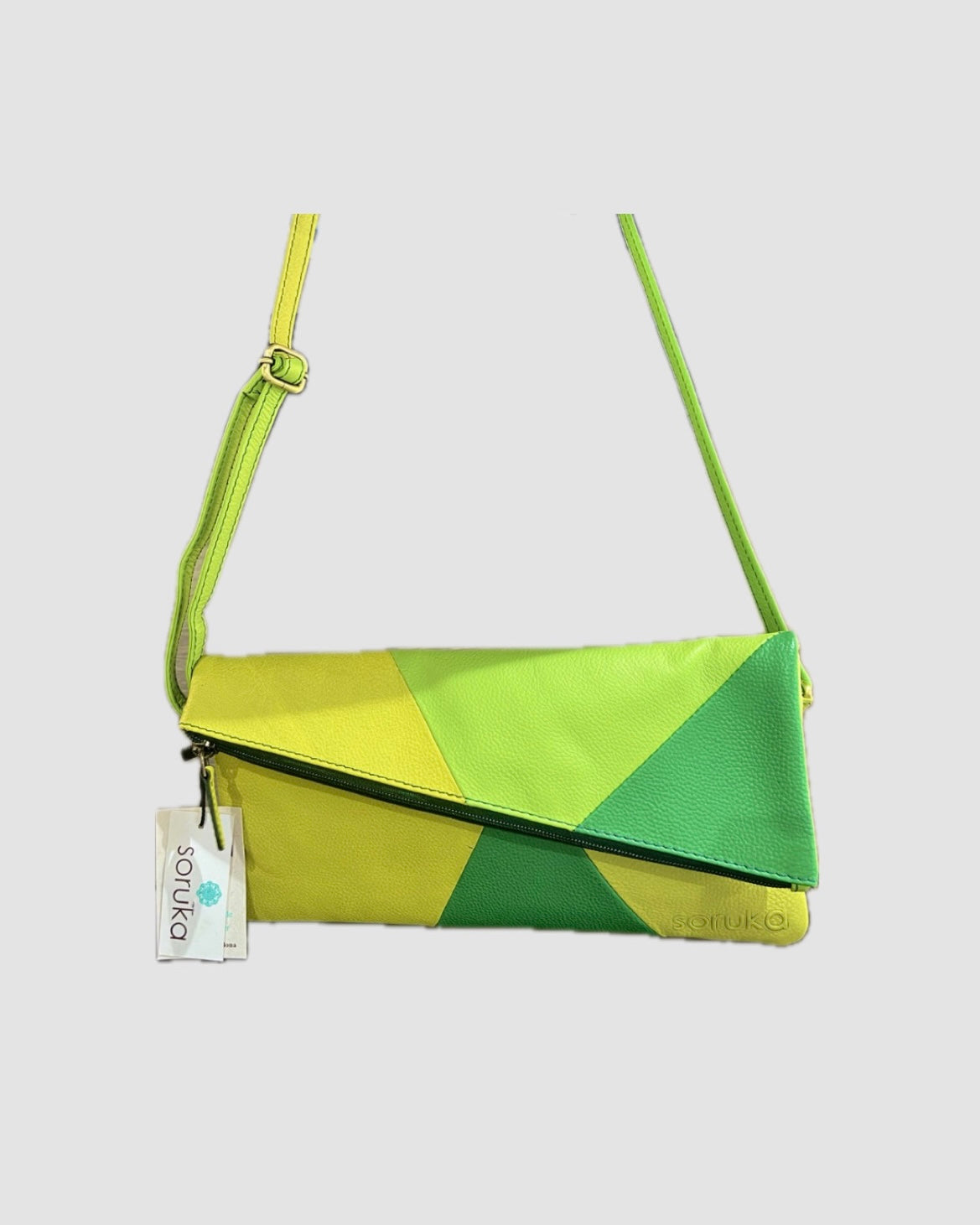 Borsa a tracolla Mila Soruka in pelle recuperata verde | Artigianato indiano