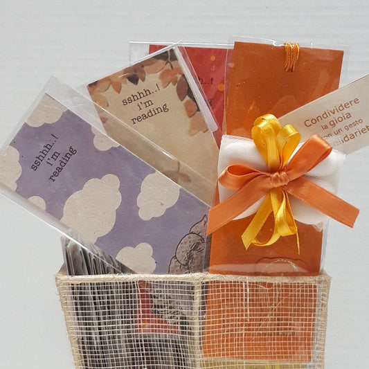 Segnalibro bomboniera solidale ed ecosostenibilein carta artigianale di sterco di elefante