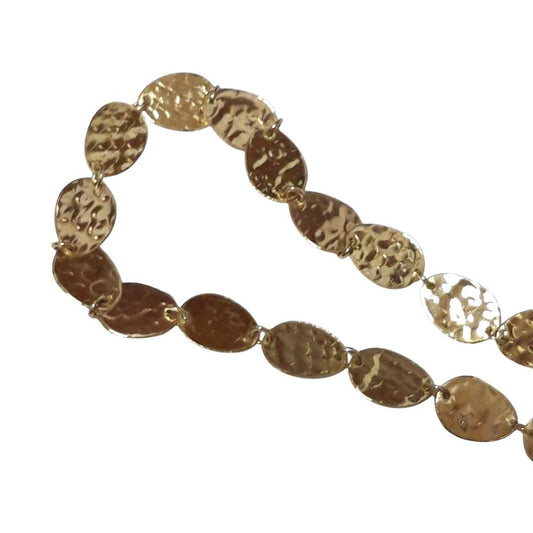 Particolare  ottone cesellato a piccoli anelli colore oro | Bijoux solidali Cambogia