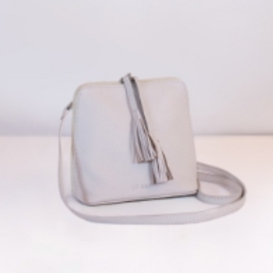 Borsa Nizza in pelle bianca realizzata a mano per la collezione OnEarth Equomercato