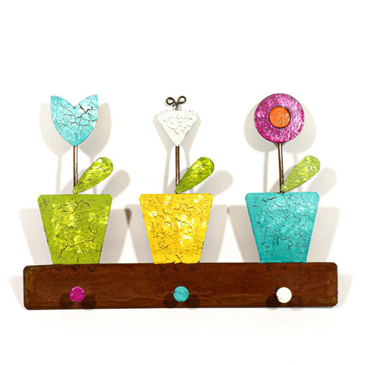 appendino da parete con 3 fiori e  3 ganci  colorato, artigianato equosolidale Colombia
