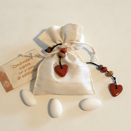 bomboniera solidale con ciondolo in ceramica smaltata