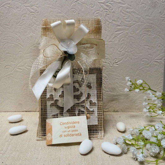 bomboniera solidale matrimonio battesimo albero della vita in sacchetto sinamay