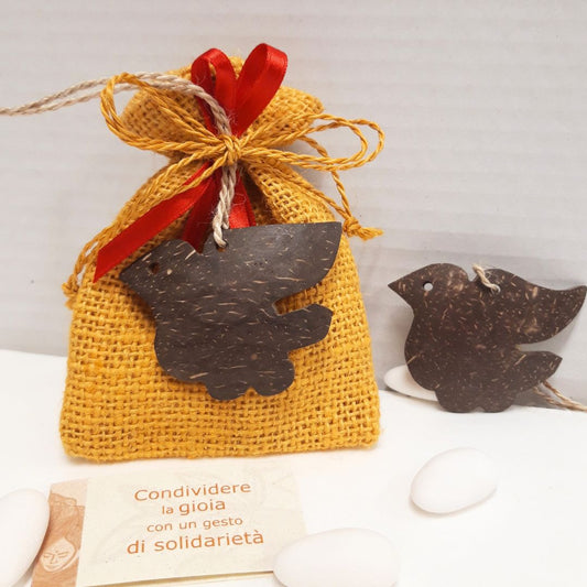 bomboniera solidale per la Cresima con colombina in guscio di cocco