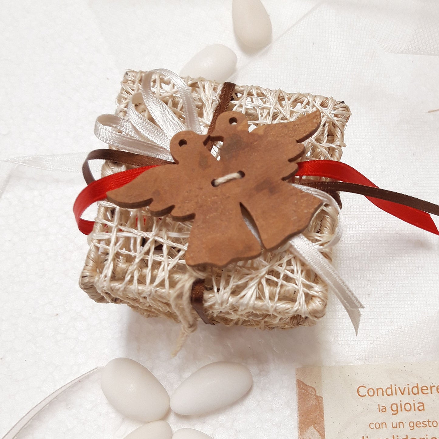 BOMBONIERA SOLIDALE SCATOLINA CON COLOMBINE IN LEGNO DI CANNELLA | COD. D24