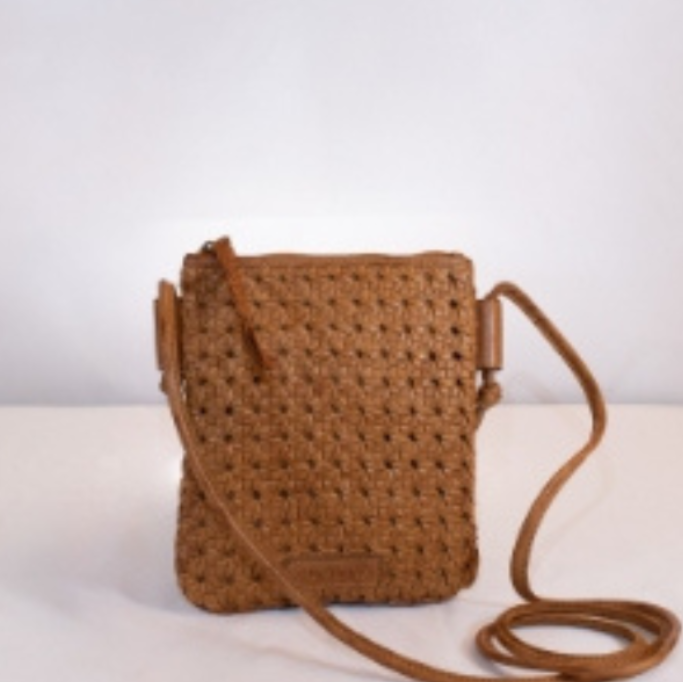 Borsa Salè, pelle intrecciata collezione borse sostenibili OnEarth Equomercato