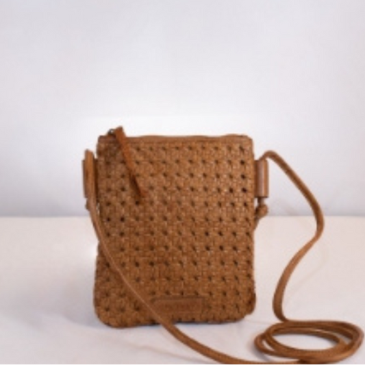 Borsa Salè, pelle intrecciata collezione borse sostenibili OnEarth Equomercato