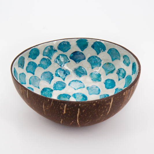 ciotola in cocco con decorazione manuale mosaico da artigiani Vietnamiti, un regalo solidale per ogni cerimonia.