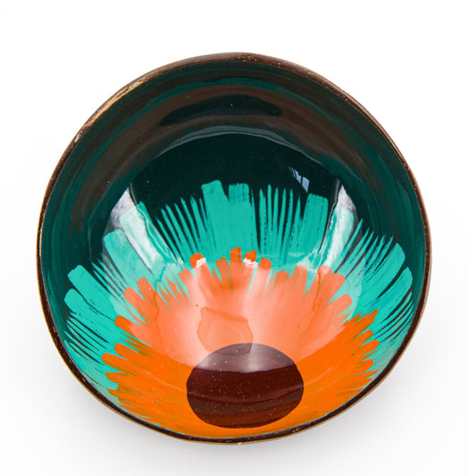 Interno ciotola Garofano arancio  in guscio di cocco decorata a mano da Craft Link Vietnam. Per un regalo veramente solidale