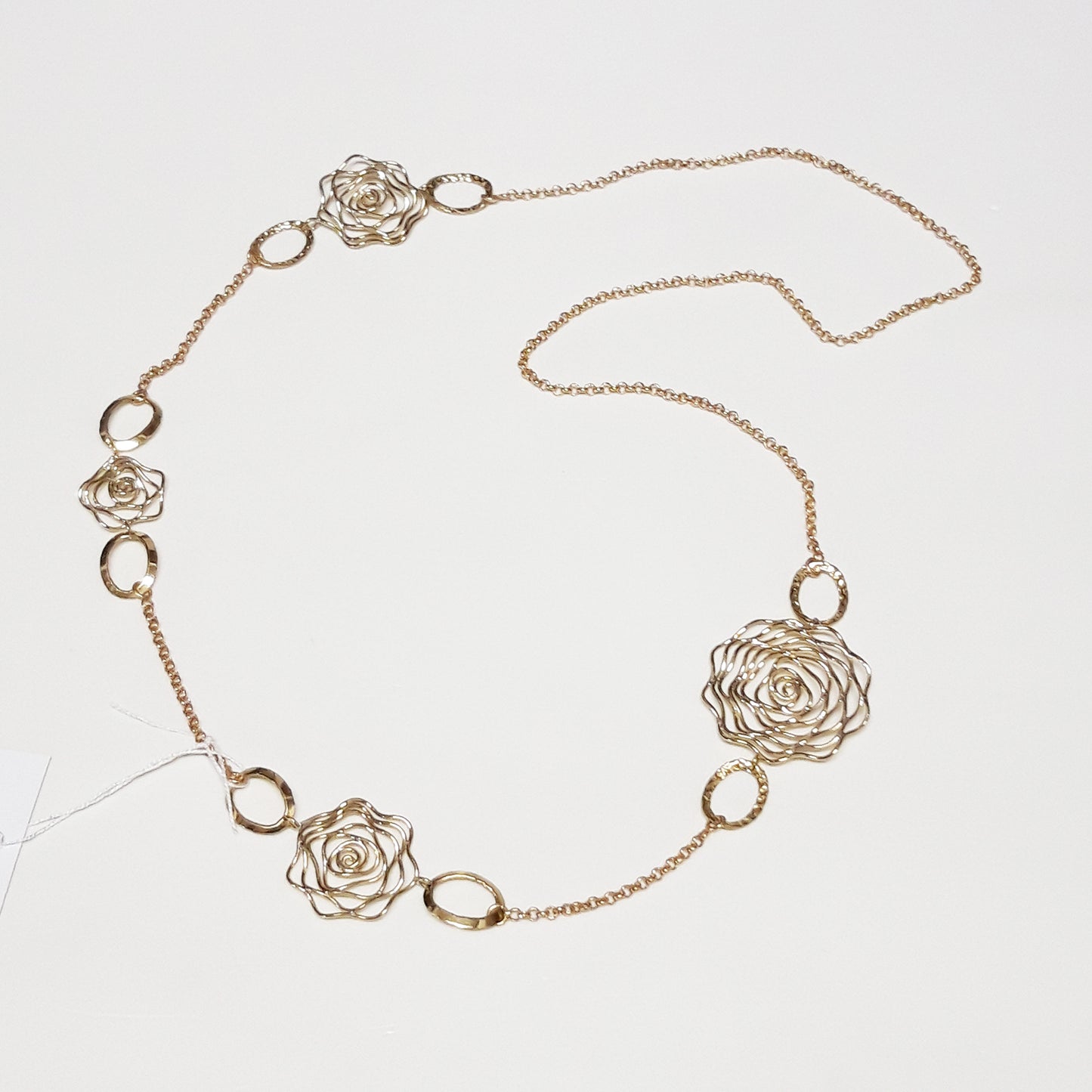 collana in ottone lunga con rose dalla cambogia Ida Onlus