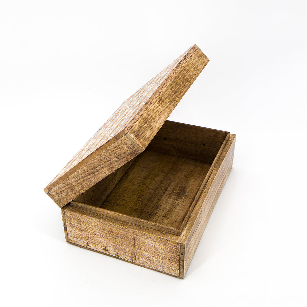 Interno della scatola portagioie rettangolare in legno di mango, intarsio delicato da artigiani  indiani del commercio equosolidale.