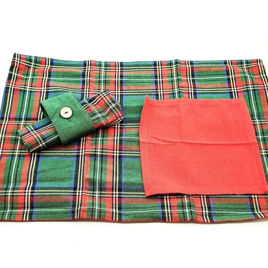 Dettaglio tessuto asciugapiatti motivo scozzese verde cotone