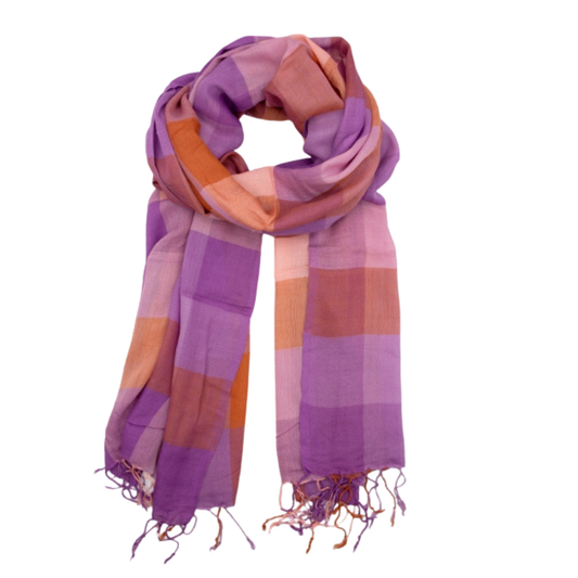 Stola in fibra di arancia OnEarth. Leggera come la seta, benefica per la pelle, la fibra d'arancia è un tessuto ecosostenibile  che respira e protegge, 