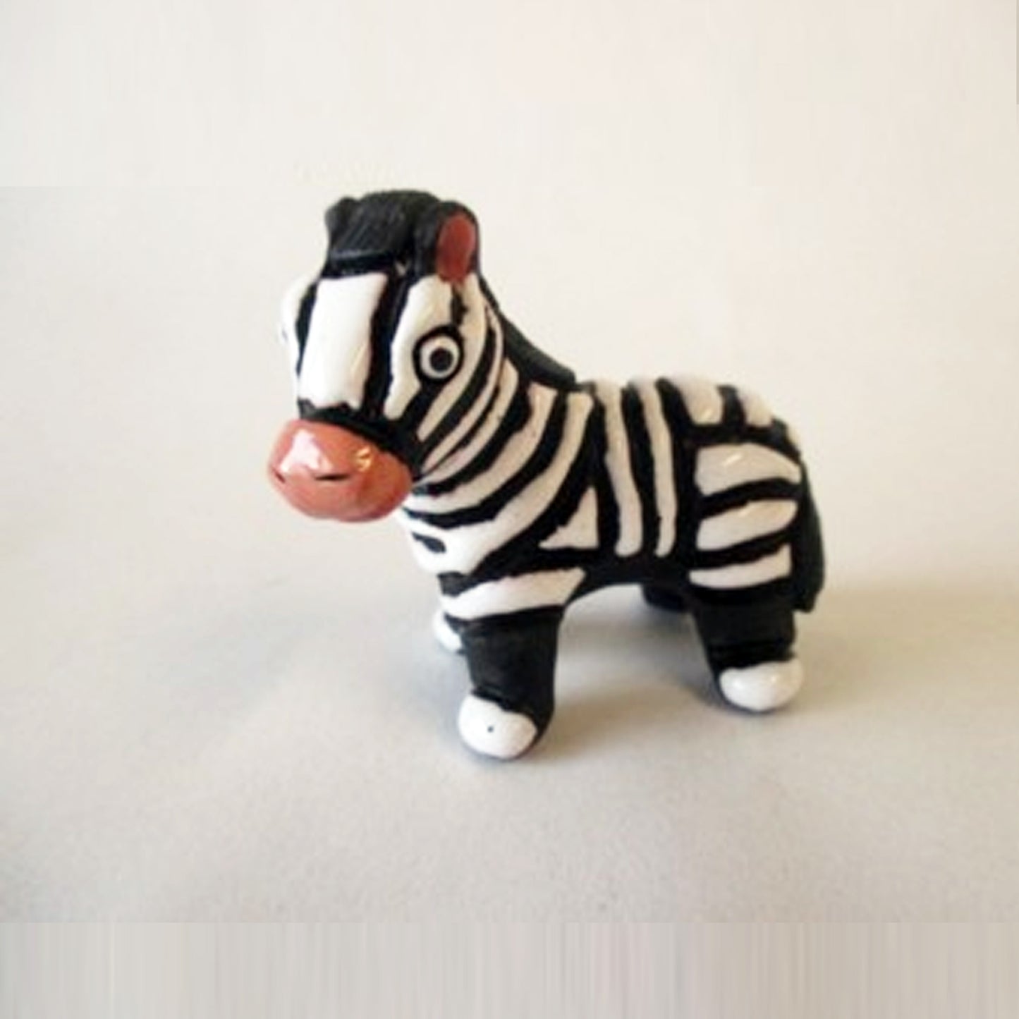 zebra animaletto in ceramica smaltata oggetto bomboniera equosolidale Equomercato